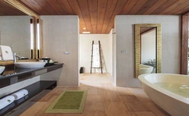 Magnificent 6 Bedroom Beachfront Villa in Laem Sor
