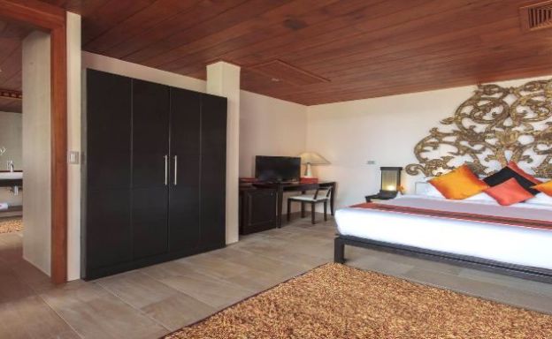Magnificent 6 Bedroom Beachfront Villa in Laem Sor