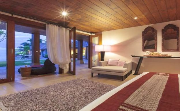 Magnificent 6 Bedroom Beachfront Villa in Laem Sor