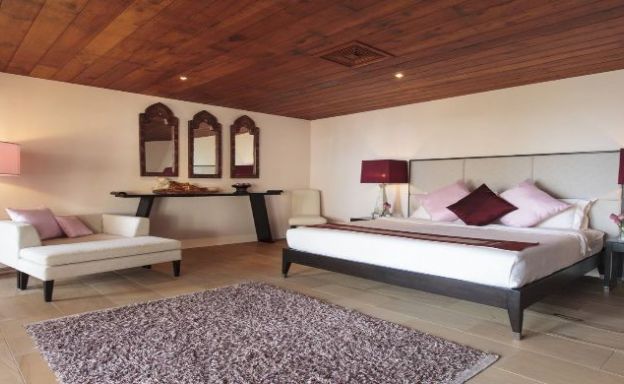 Magnificent 6 Bedroom Beachfront Villa in Laem Sor