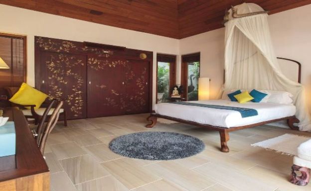 Magnificent 6 Bedroom Beachfront Villa in Laem Sor