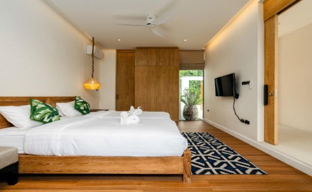 Contemporary 5 Bedroom Beachfront Villa in Bang Por
