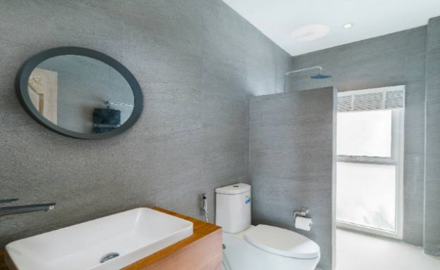 Contemporary 5 Bedroom Beachfront Villa in Bang Por