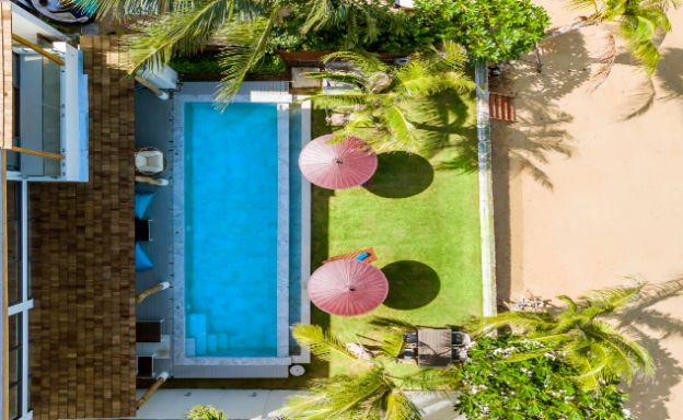 Contemporary 5 Bedroom Beachfront Villa in Bang Por