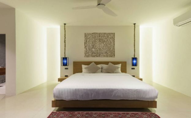 Contemporary 5 Bedroom Beachfront Villa in Bang Por