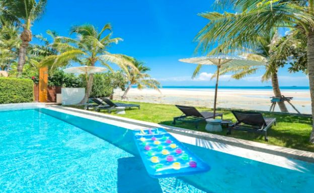 Contemporary 5 Bedroom Beachfront Villa in Bang Por