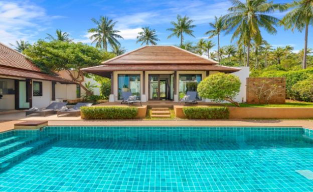 Beachside 4 Bed Tropical Garden Villa in Bangrak