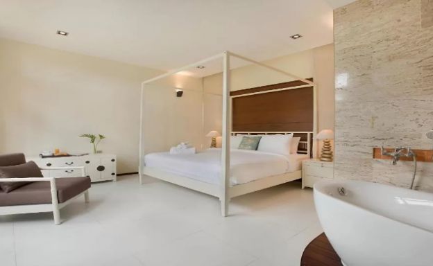 Elegant 4 Bedroom Luxury Sea View Villa in Plai Laem