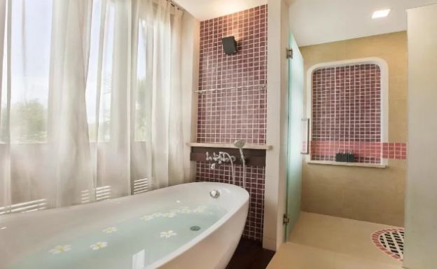 Elegant 4 Bedroom Luxury Sea View Villa in Plai Laem