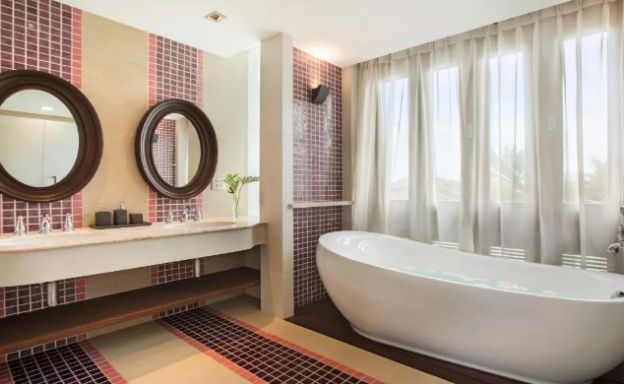 Elegant 4 Bedroom Luxury Sea View Villa in Plai Laem