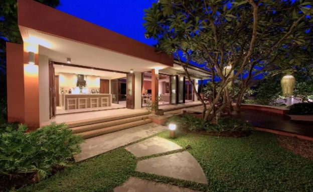 Elegant 4 Bedroom Luxury Sea View Villa in Plai Laem