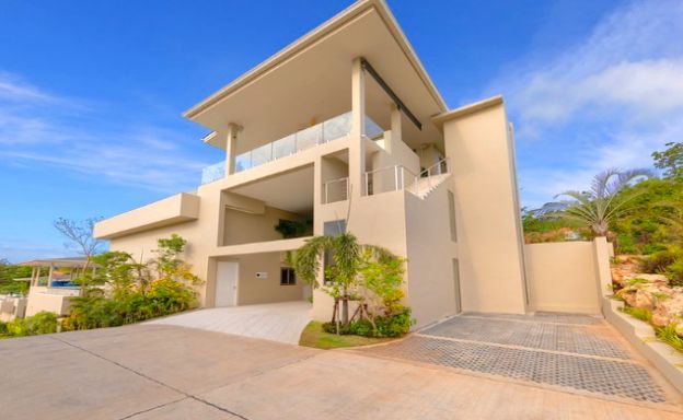 Spectacular 4 Bed Sea View Villa in Plai Laem