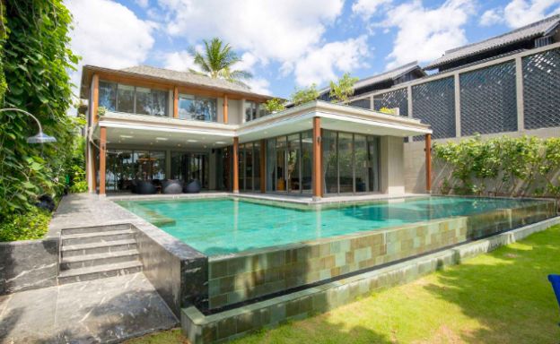 Super Luxury 5 Bed Beachfront Pool Villa in Phuket