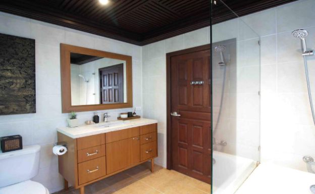 Charming 3 Bed Tropical Beachfront Villa in Laem Yai