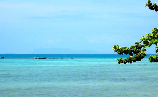 Charming 3 Bed Tropical Beachfront Villa in Laem Yai