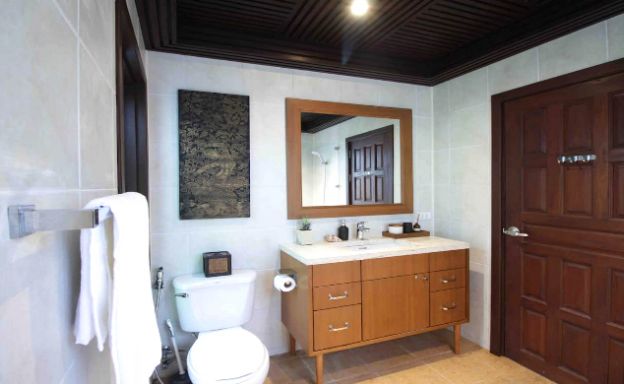 Charming 3 Bed Tropical Beachfront Villa in Laem Yai