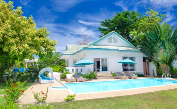 Beautiful 3 Bed Beachfront Villa on Hua Thanon Bay