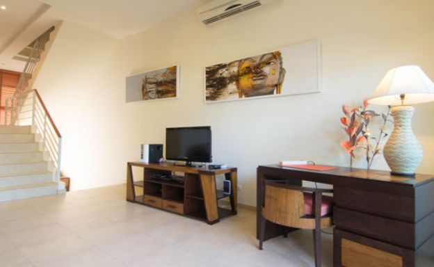 Modern 2 Bedroom Freehold Duplex in Plai Laem