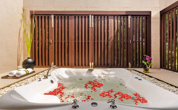 cape-yamu-5-bed-beachfront-villa-in-phuket