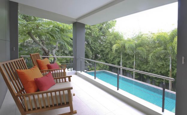 Large Modern 6 Bedroom Pool Villa in Peaceful Maenam