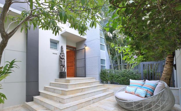 Large Modern 6 Bedroom Pool Villa in Peaceful Maenam