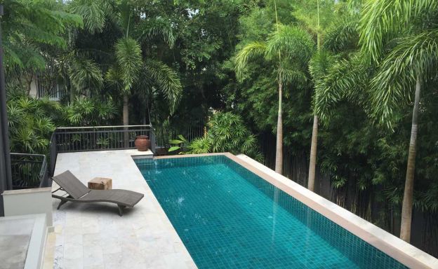 Large Modern 6 Bedroom Pool Villa in Peaceful Maenam