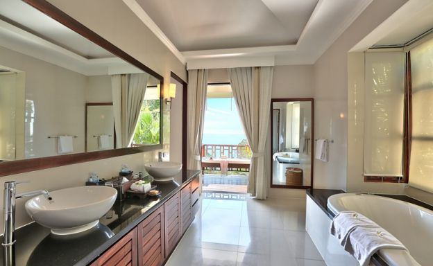 Beautiful 4 Bedroom Beachfront Villa in Choeng Mon