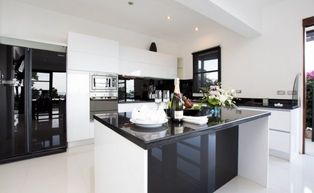 Beautiful 4 Bedroom Beachfront Villa in Choeng Mon
