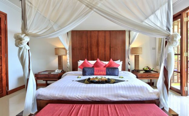 Beautiful 4 Bedroom Beachfront Villa in Choeng Mon