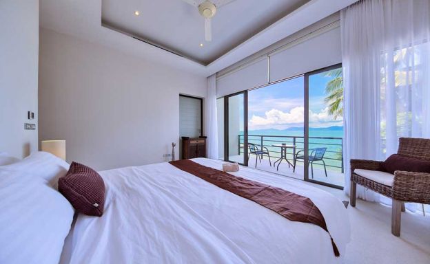 Unique Design 3 Bedroom Beachfront Villa in Maenam