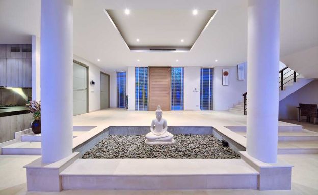 Unique Design 3 Bedroom Beachfront Villa in Maenam