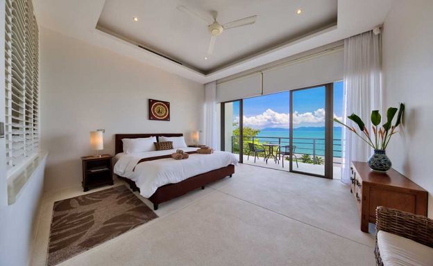 Unique Design 3 Bedroom Beachfront Villa in Maenam
