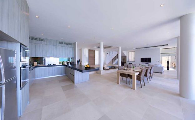 Unique Design 3 Bedroom Beachfront Villa in Maenam