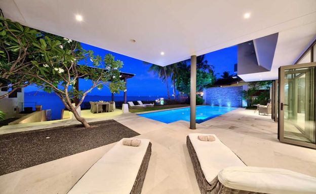 Unique Design 3 Bedroom Beachfront Villa in Maenam