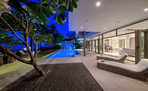 Unique Design 3 Bedroom Beachfront Villa in Maenam