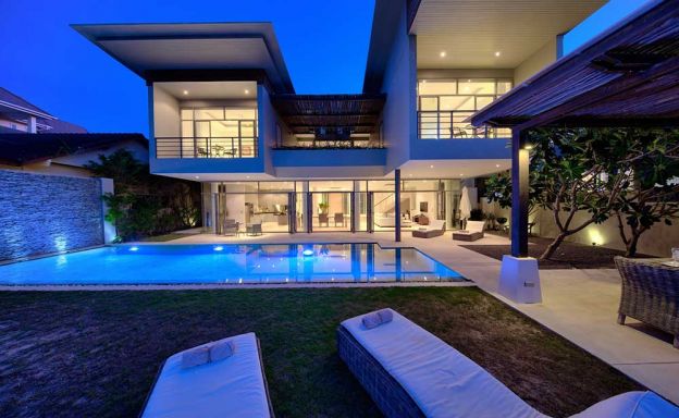 Unique Design 3 Bedroom Beachfront Villa in Maenam