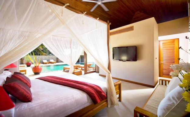 Glorious 6 Bedroom Beachfront Gem of Villa in Lipa Noi