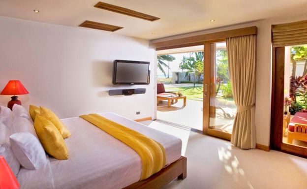 Glorious 6 Bedroom Beachfront Gem of Villa in Lipa Noi