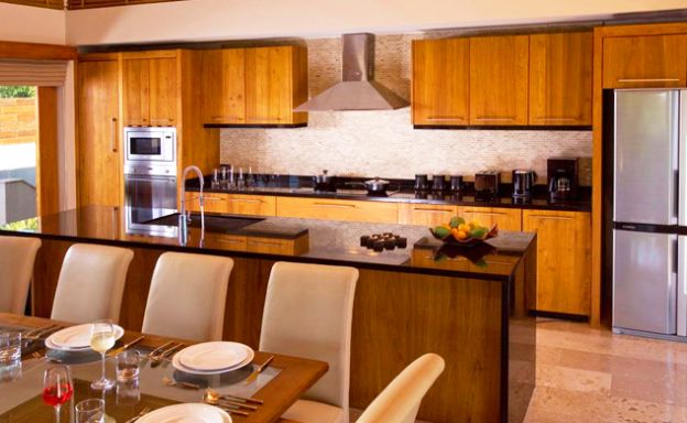 Glorious 6 Bedroom Beachfront Gem of Villa in Lipa Noi