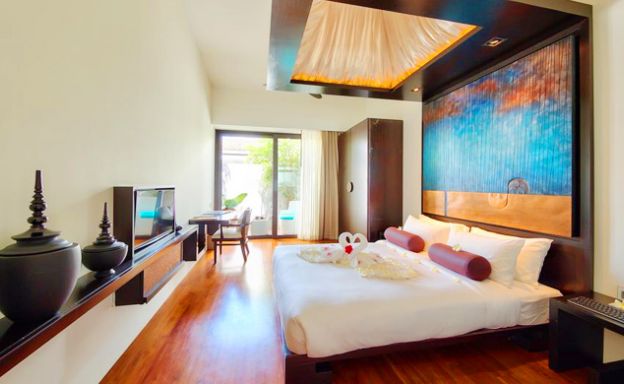 Beachfront 5 Bedroom Villa in Resort in Hua Thanon