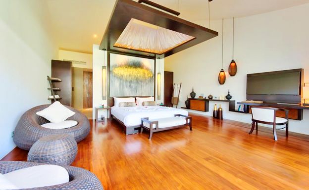 Beachfront 5 Bedroom Villa in Resort in Hua Thanon