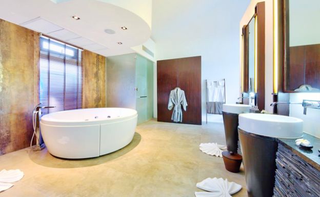 Beachfront 5 Bedroom Villa in Resort in Hua Thanon