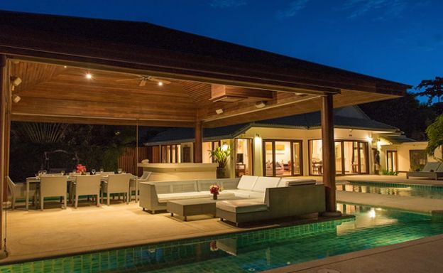 4 Bedroom Beachfront Pool Villa in Hua Thanon