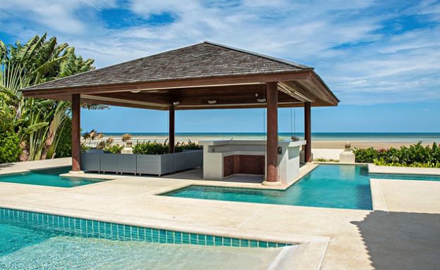 4 Bedroom Beachfront Pool Villa in Hua Thanon