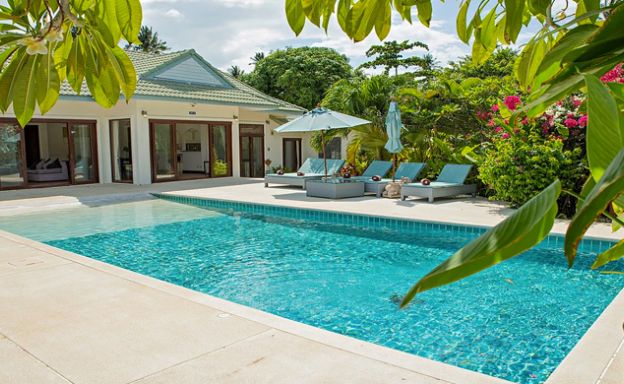 4 Bedroom Beachfront Pool Villa in Hua Thanon
