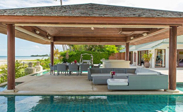 4 Bedroom Beachfront Pool Villa in Hua Thanon