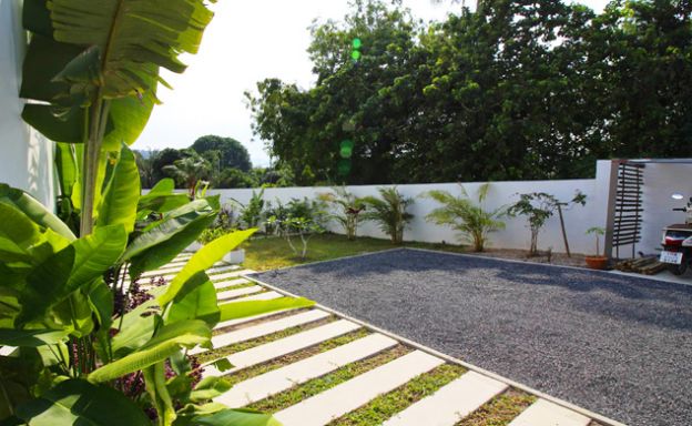Modern Minimal 3 Bedroom Pool Villa in Plai Laem