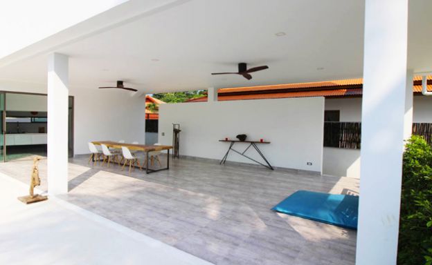 Modern Minimal 3 Bedroom Pool Villa in Plai Laem