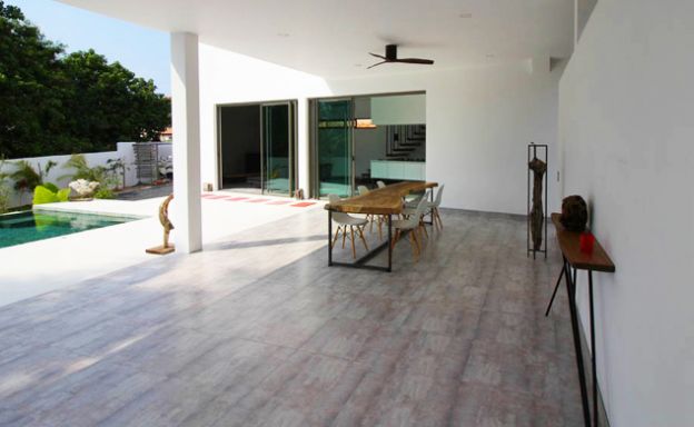 Modern Minimal 3 Bedroom Pool Villa in Plai Laem