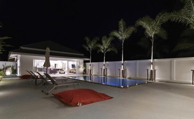 Modern 3 Bedroom Pool Villa for Sale in Maenam